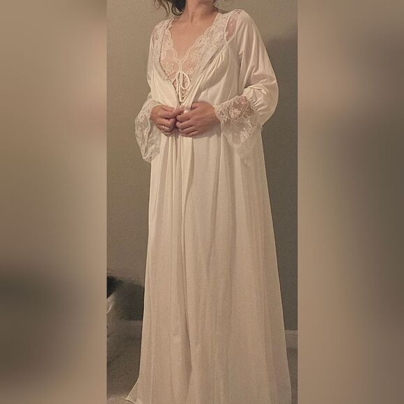 Vintage OLGA Nightgown And Robe Set Size PETITE - Picture 1 of 11